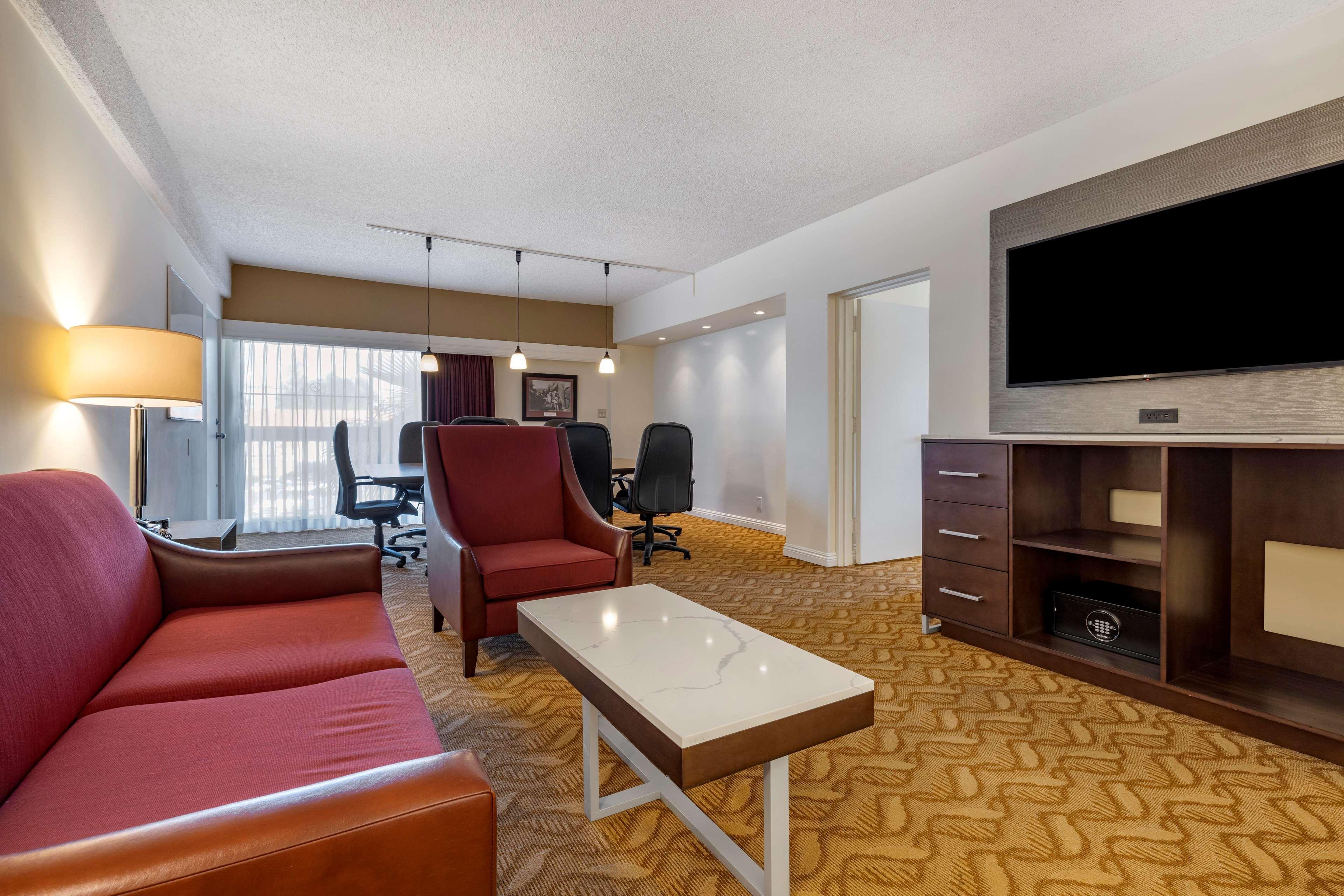 Best Western Plus Thousand Oaks Inn Экстерьер фото