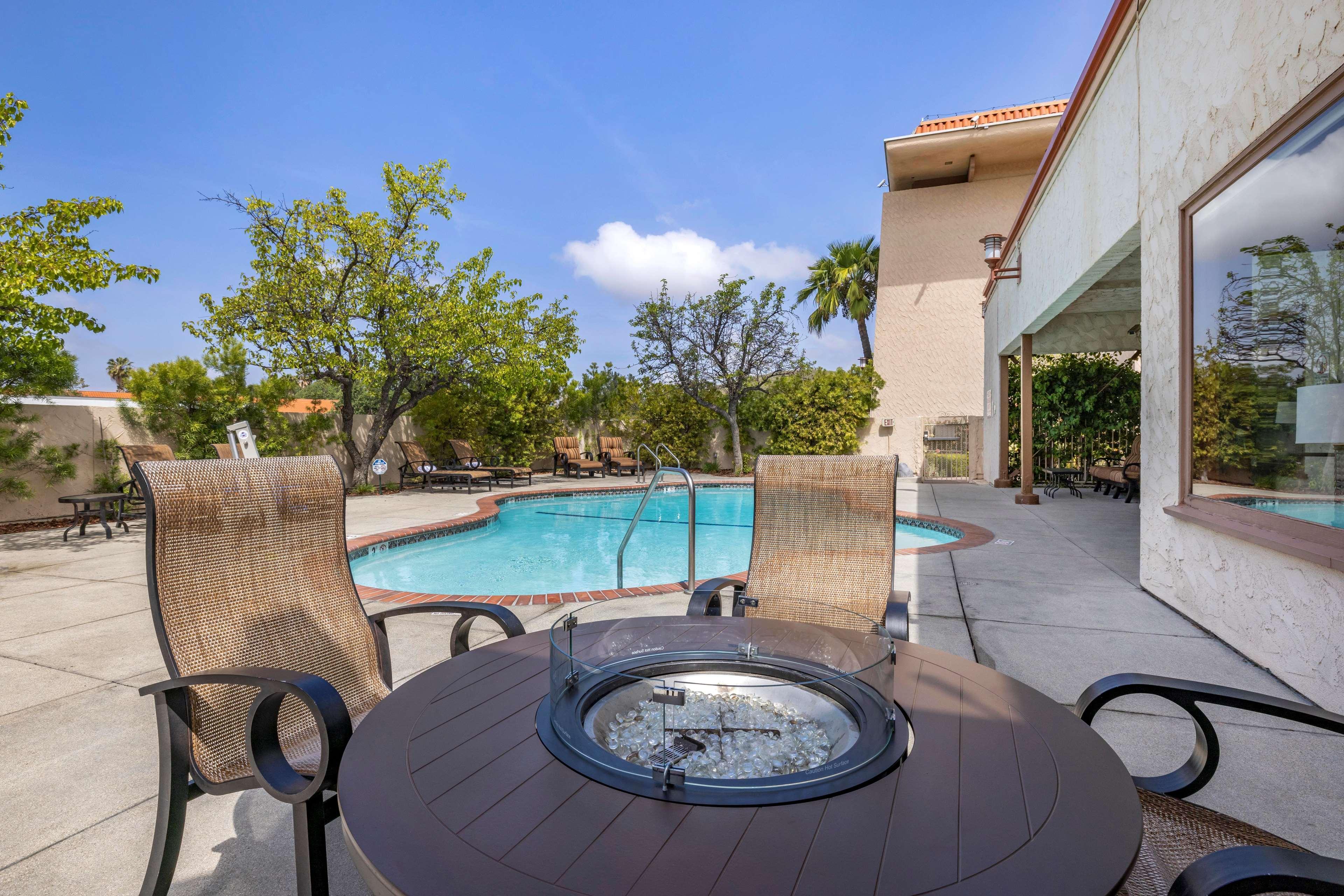 Best Western Plus Thousand Oaks Inn Экстерьер фото