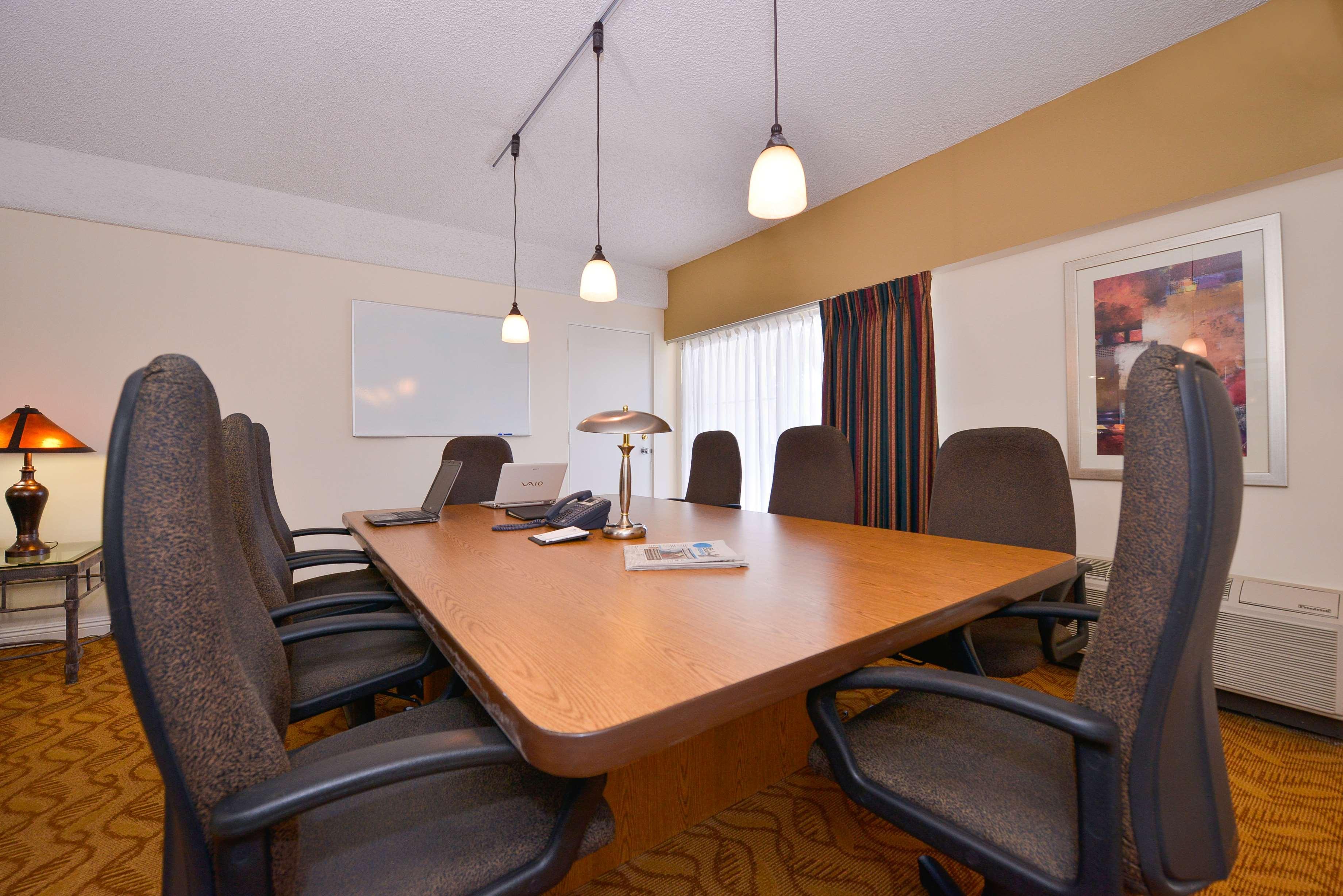 Best Western Plus Thousand Oaks Inn Экстерьер фото