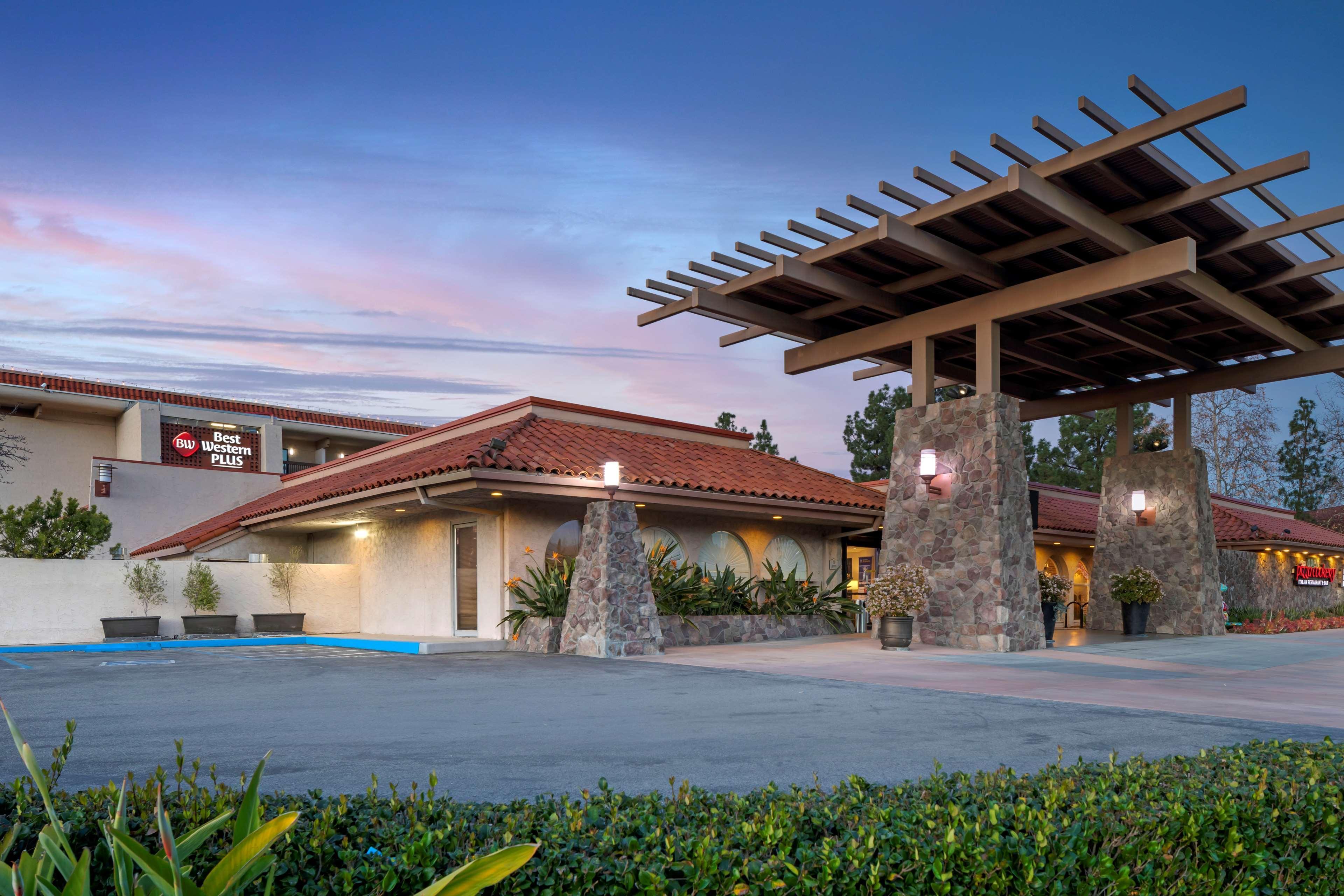 Best Western Plus Thousand Oaks Inn Экстерьер фото