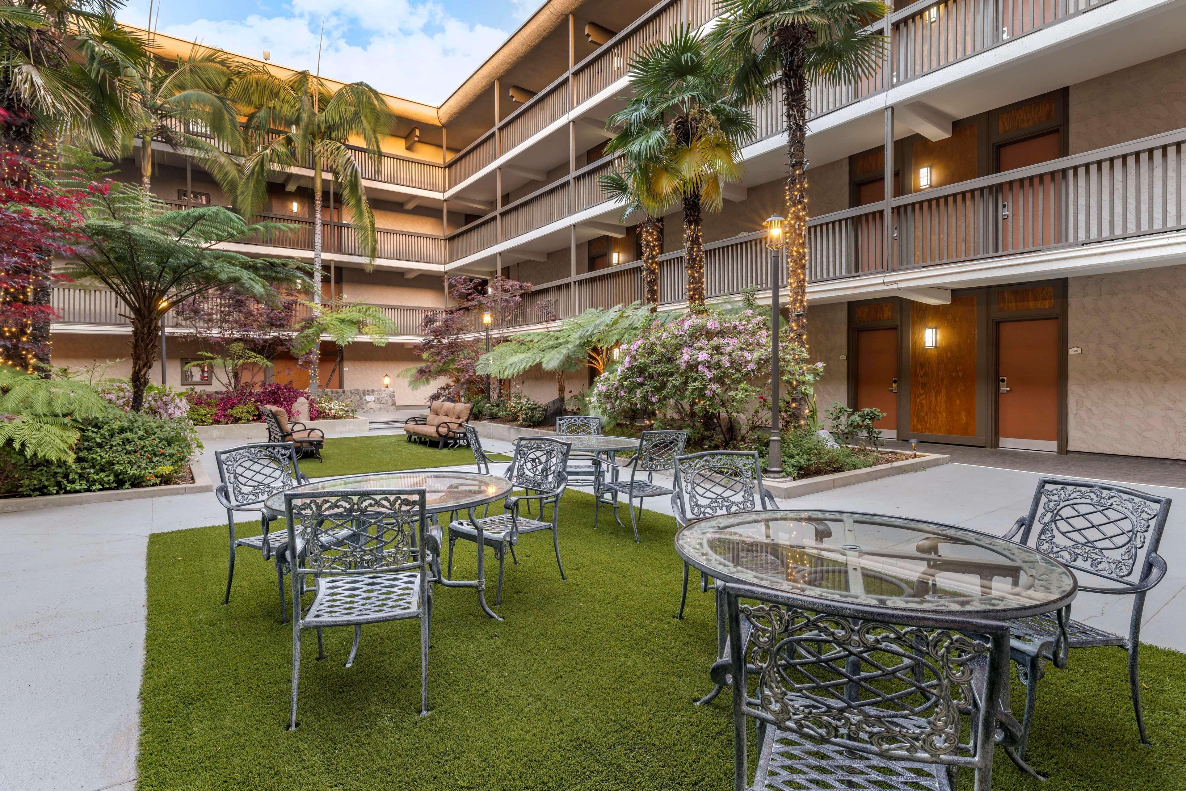 Best Western Plus Thousand Oaks Inn Экстерьер фото