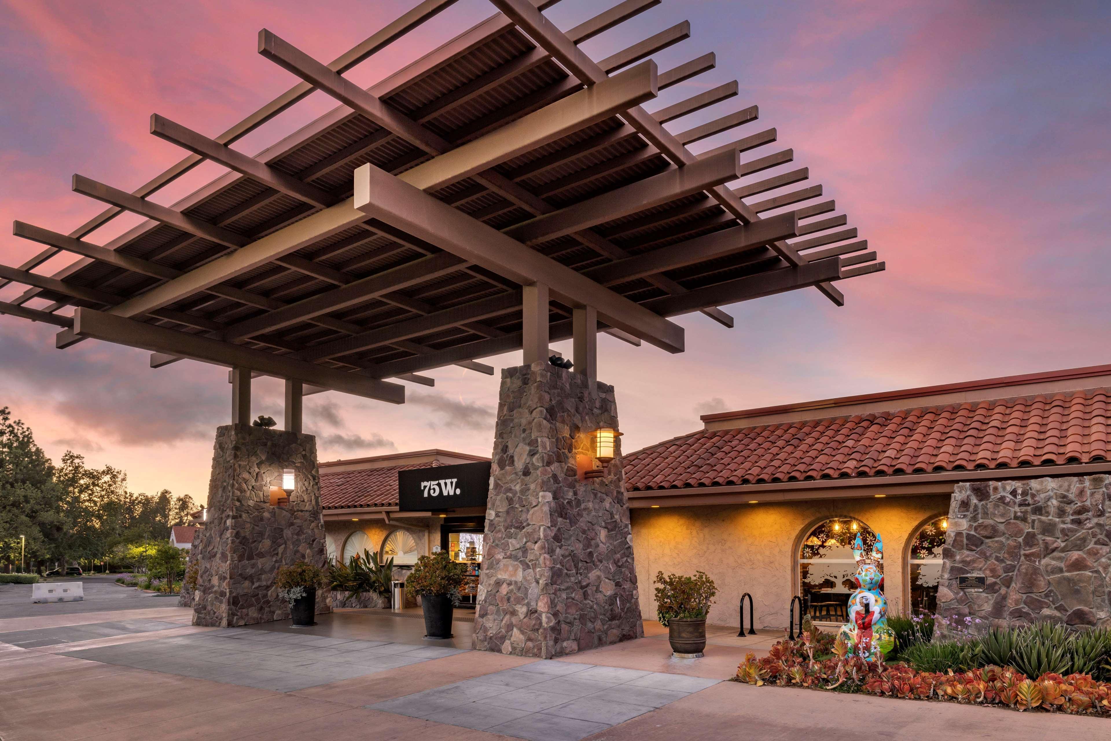 Best Western Plus Thousand Oaks Inn Экстерьер фото